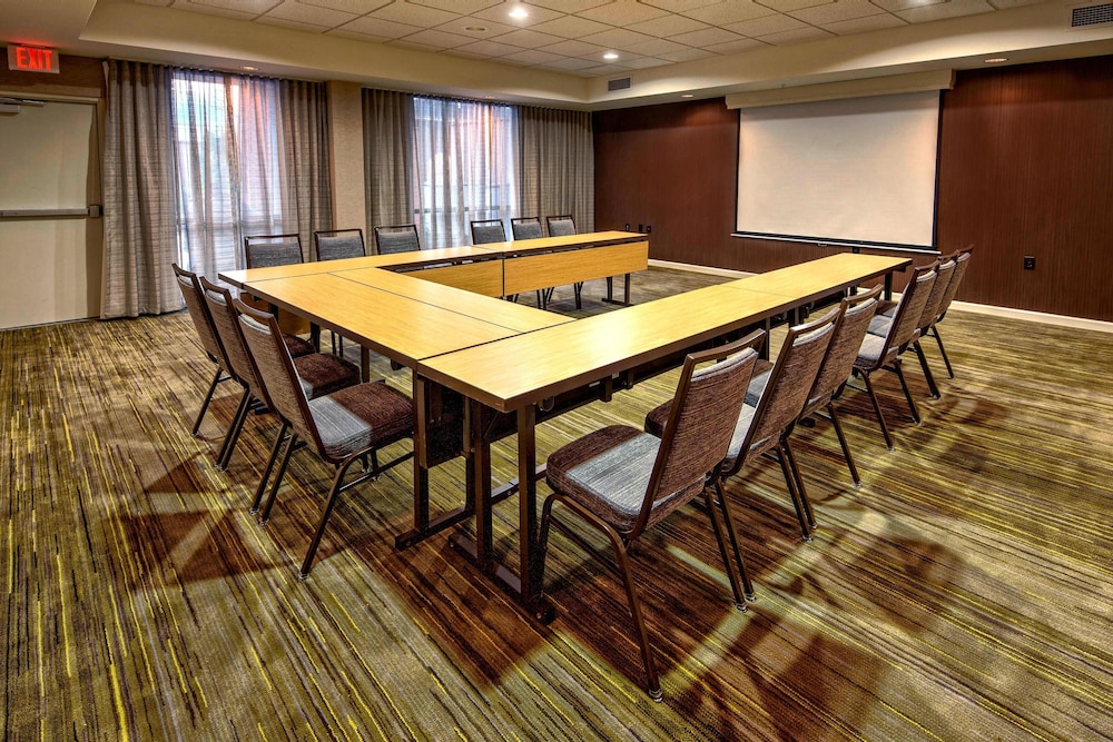 Courtyard by Marriott Alexandria 39/41