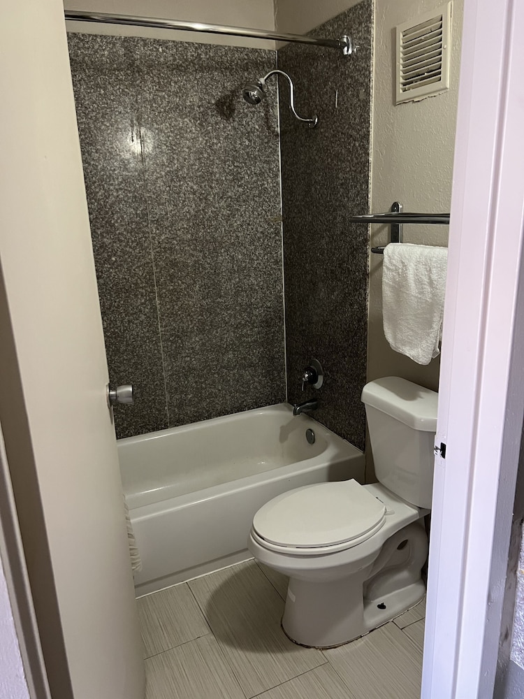 Baymont by Wyndham Odessa Highway 80 17/38