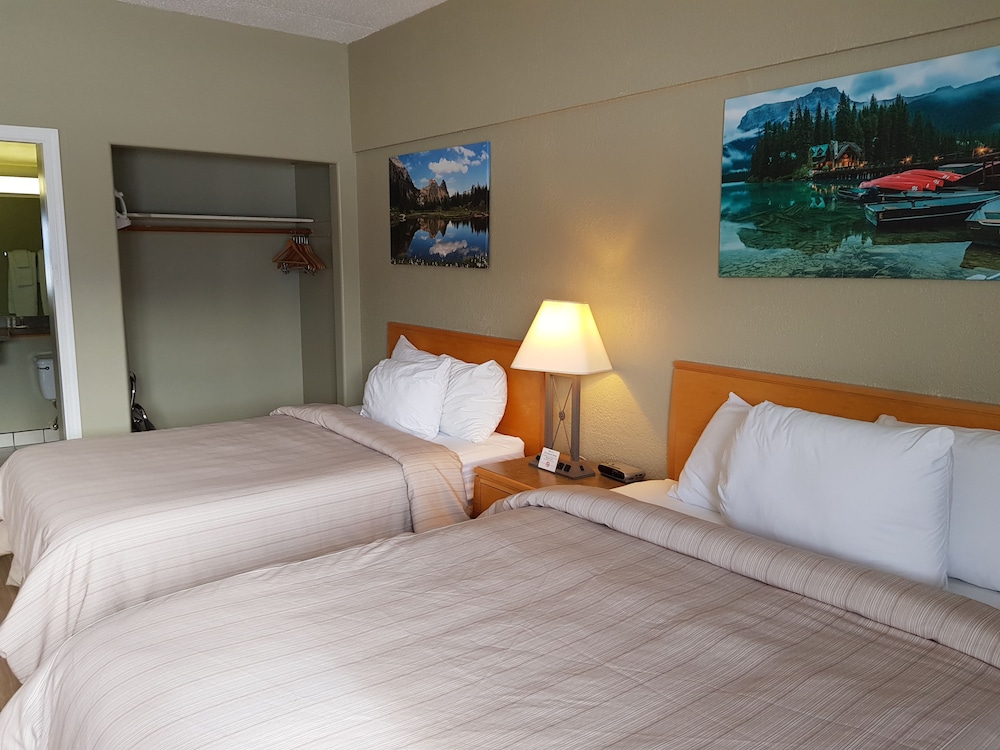 Days Inn By Wyndham Golden 17/41