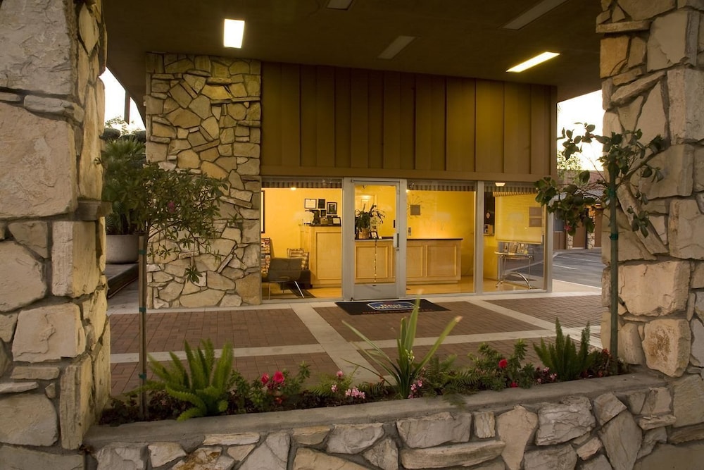 Best Western Pine Tree Motel 9/35