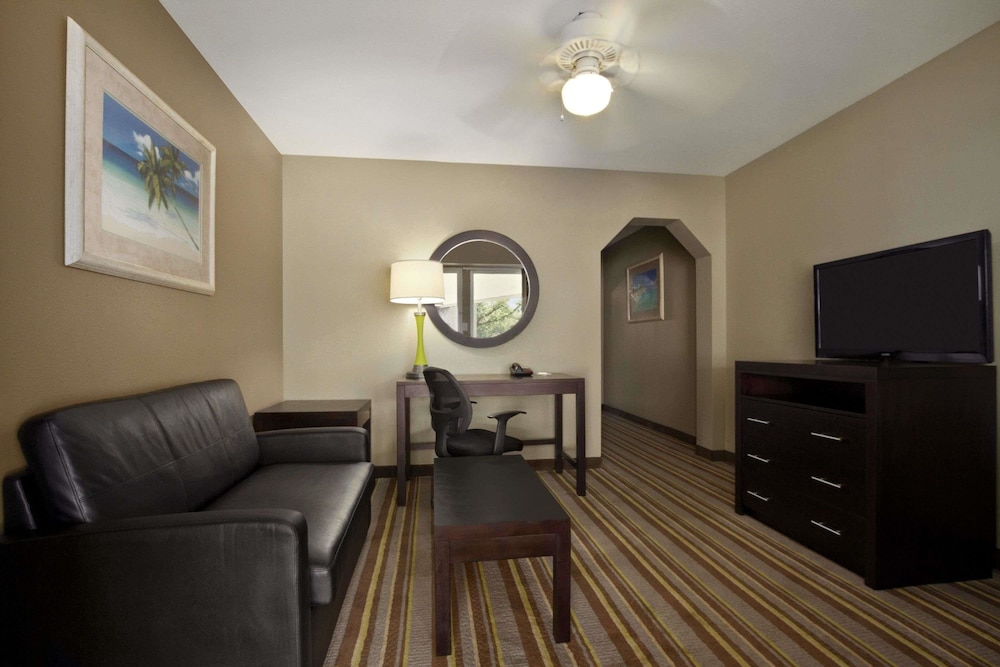 Super 8 By Wyndham Tupelo Airport 13/15