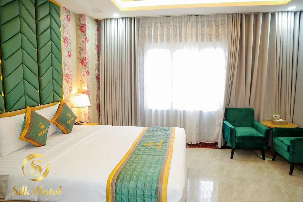 RedDoorz Plus near Tan Son Nhat airport 2 27/50