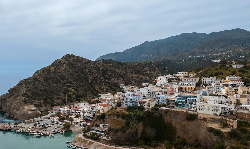 Minos Boutique Hotel 38/50