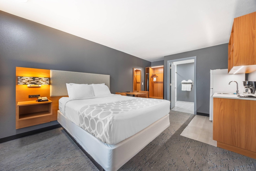 غرفة بسرير كوين لذوي الإعاقة، Suburban Studios Branson On The Strip 5/9