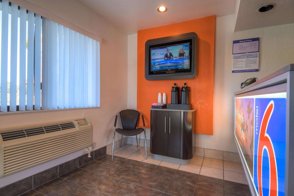 Motel6 San Ysidro, CA - San Diego Border 37/41