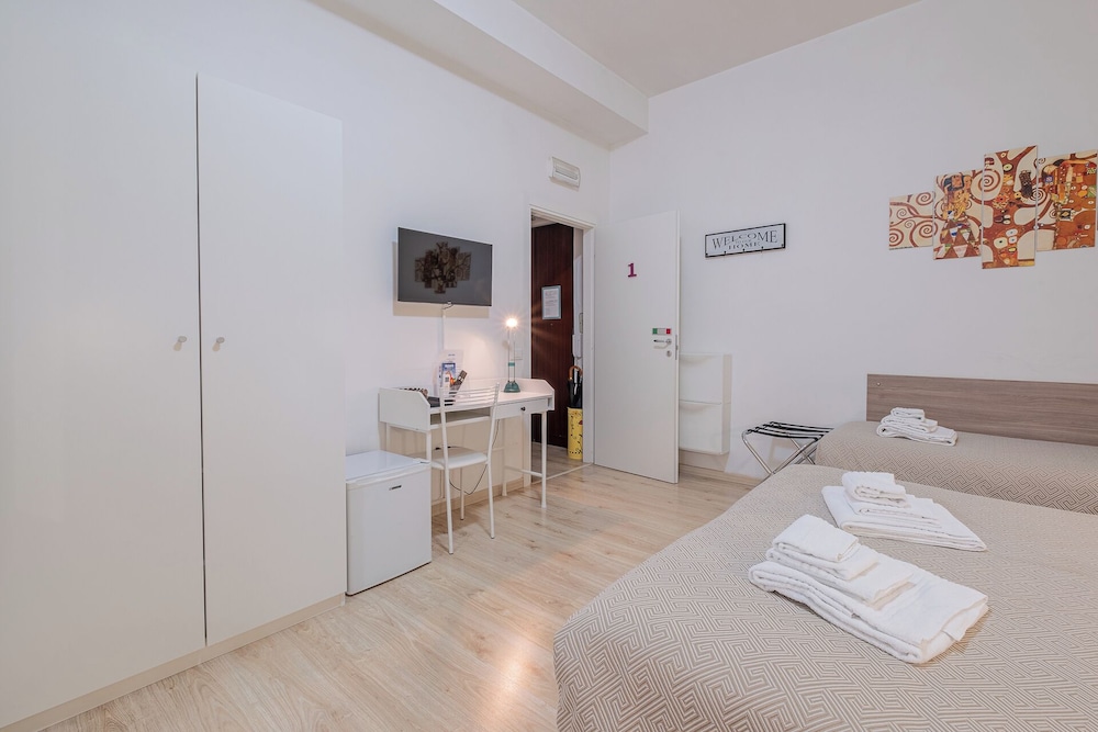 Damiani Sister Guest House 18/50