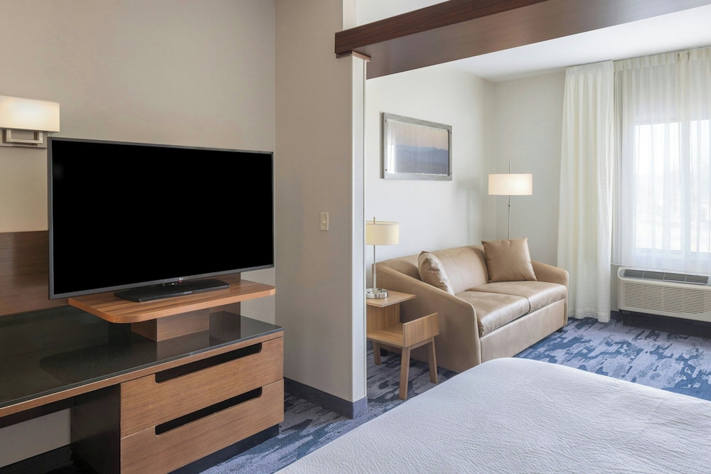 Fairfield Inn Suites Springfield Northampton Amherst 34/52