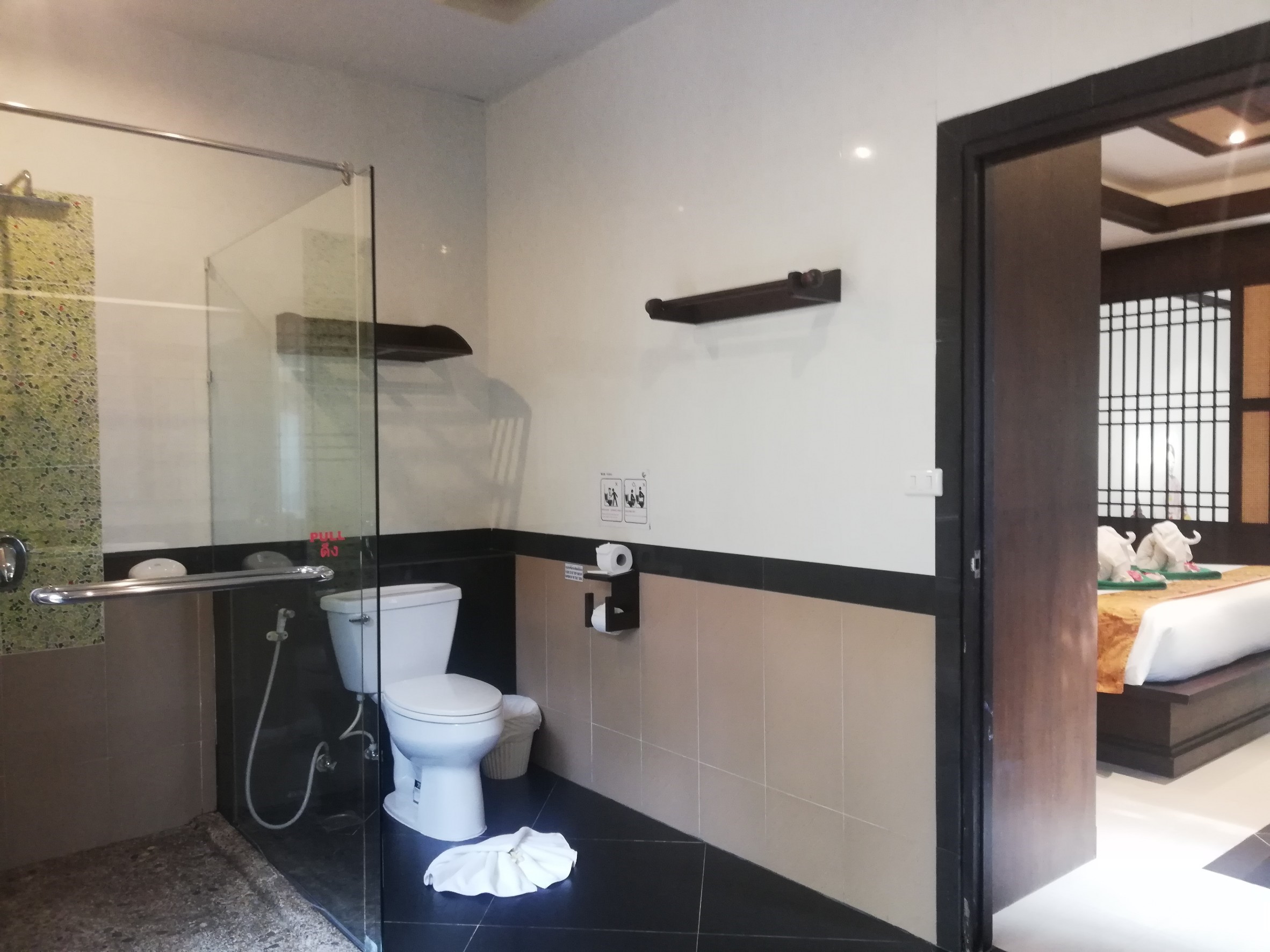 Hotel and Beach Bungalow at Lanta Resort 52/55