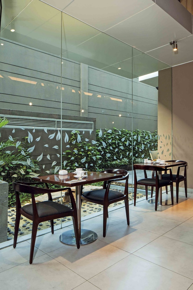 Midtown Hotel Surabaya 59/62