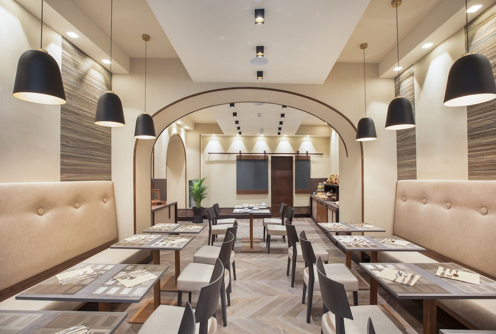 Solo Experience Hotel 63/74