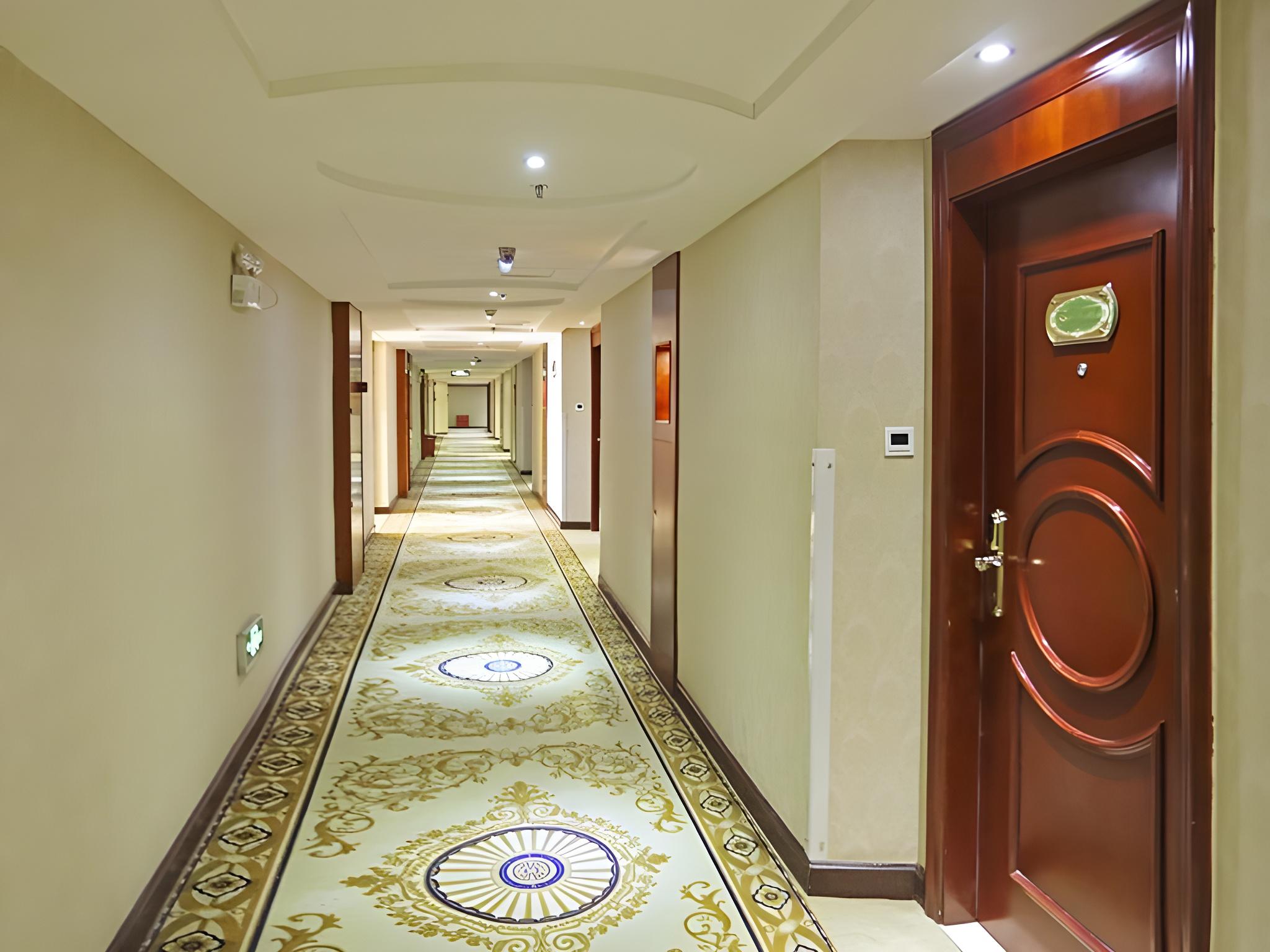Vienna Hotel (Shantou Convention and Exhibition Center) 41/54