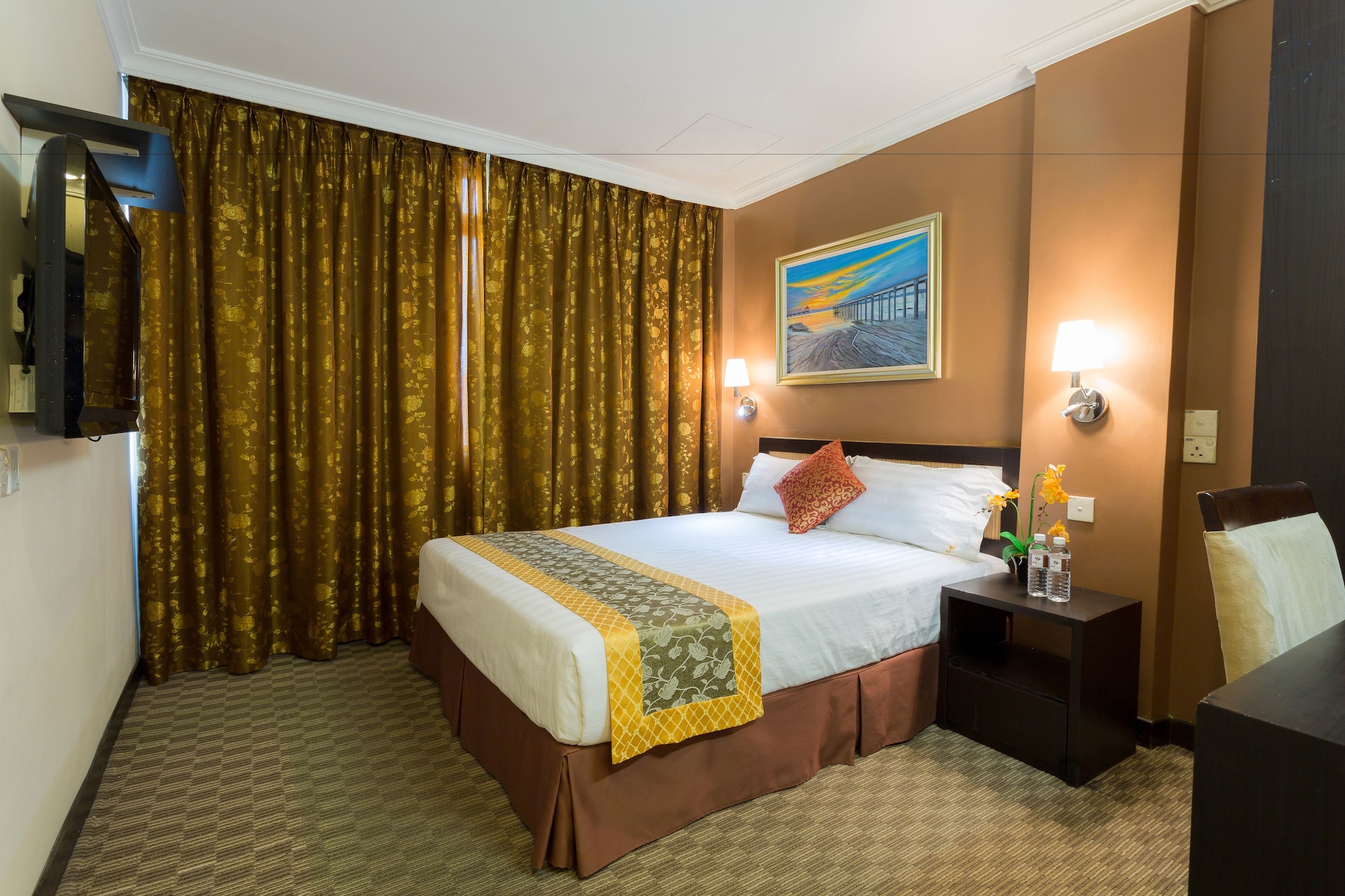 DELUXE, QUEEN BED