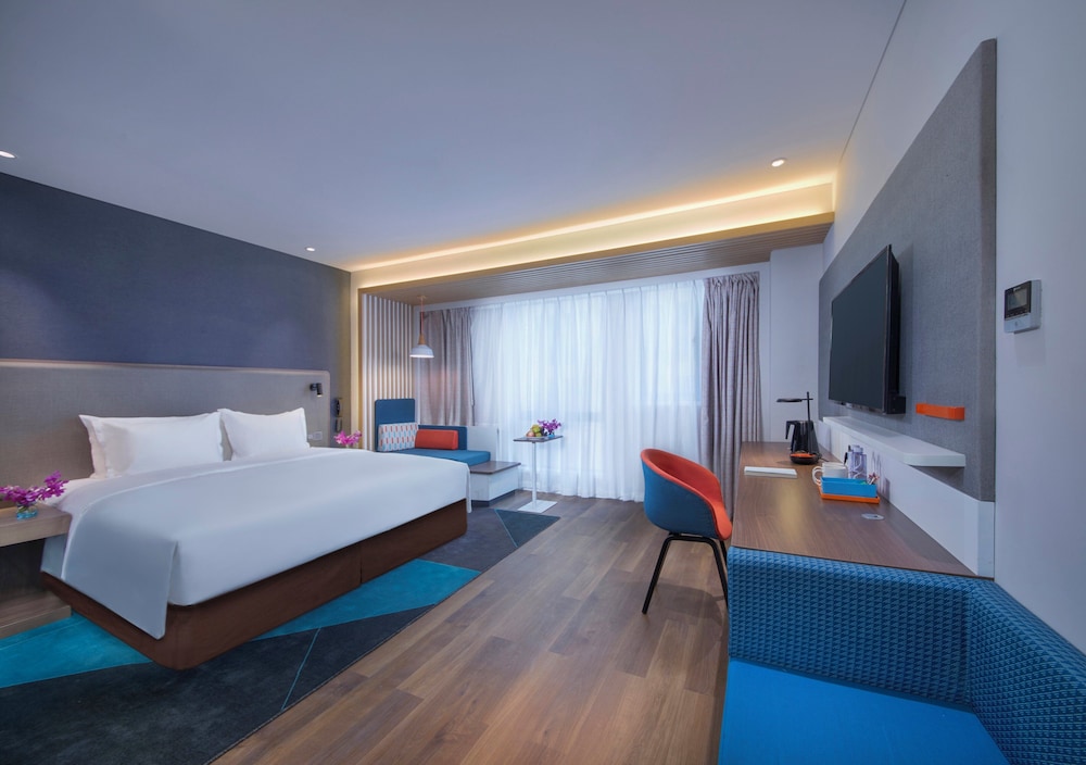 Standard, King Bed, Extra Floor Space