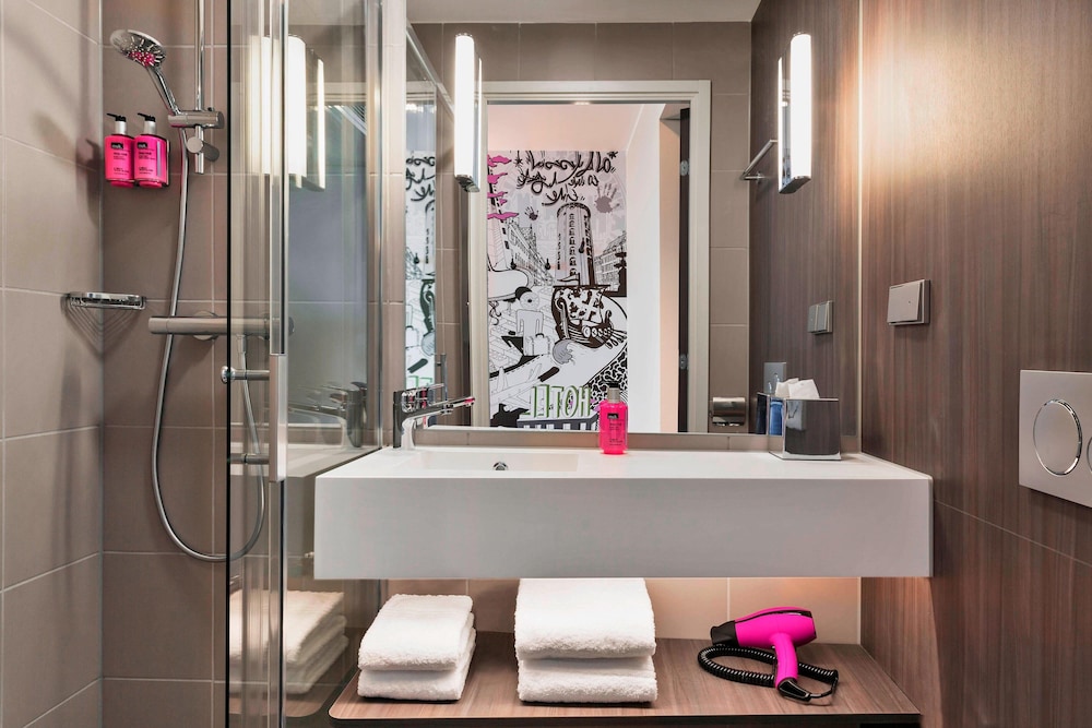 Moxy Copenhagen Sydhavnen 8/56