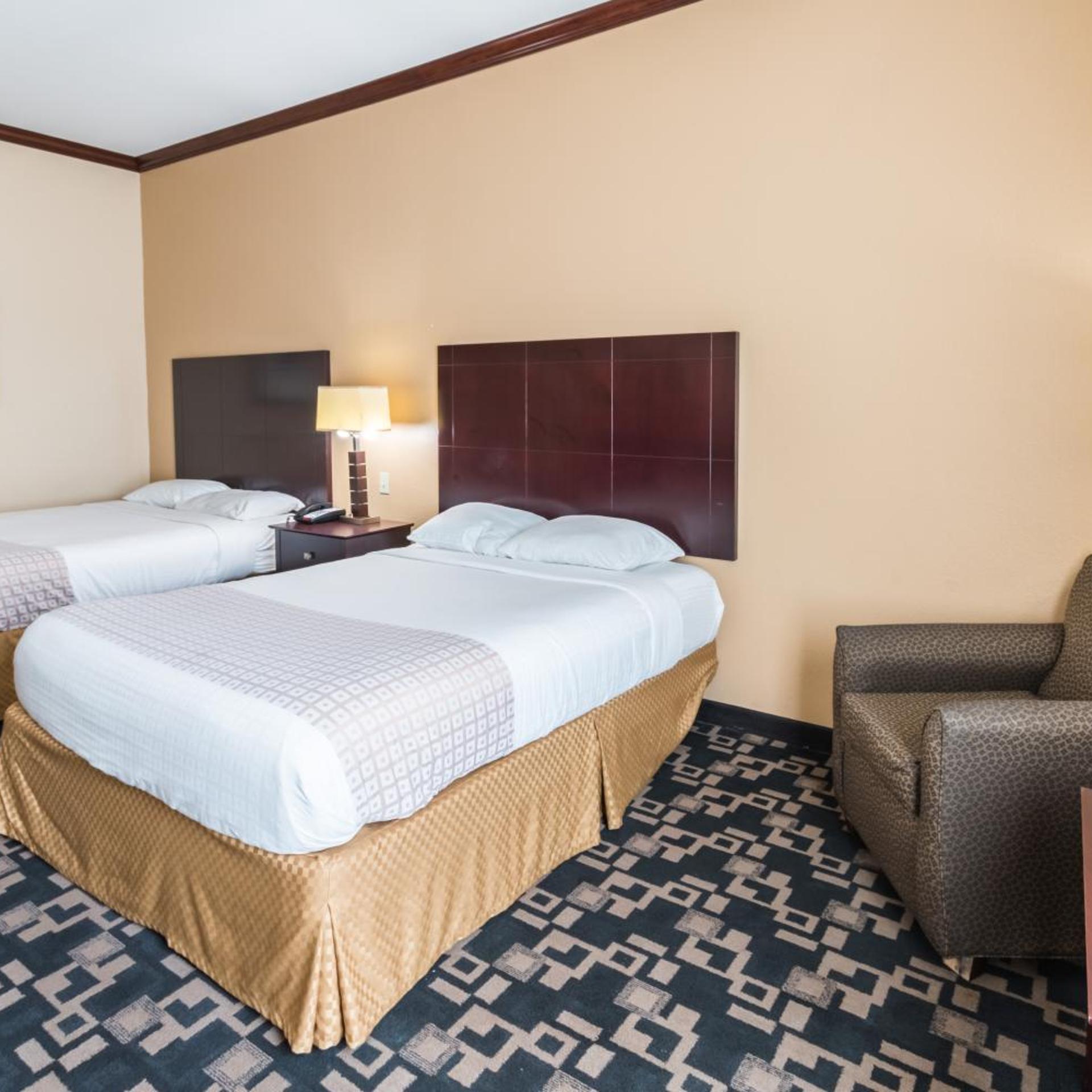 2 Queen Beds Mobil Access Tub Nsmk Micfridg، Motel6 Joshua, TX 2/8