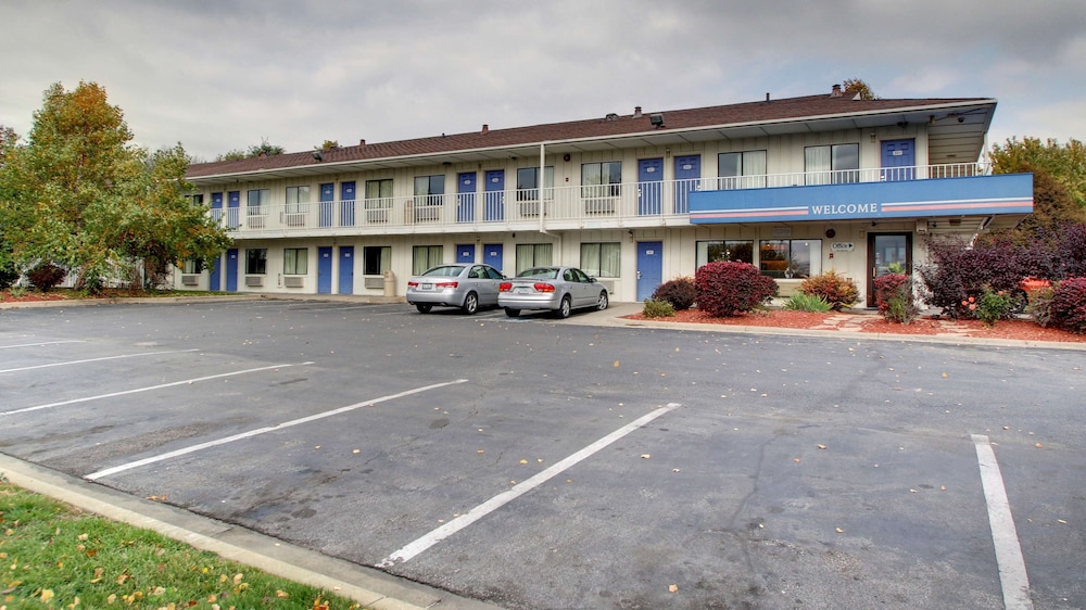 Motel6 Des Moines, IA - North 52/61