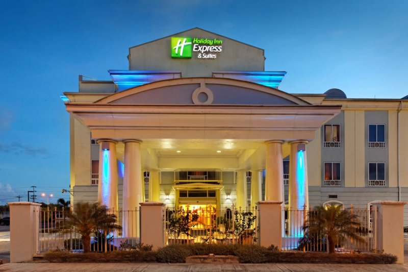 Holiday Inn Express Hotel and Suites Trincity Trinidad Airport 2/34