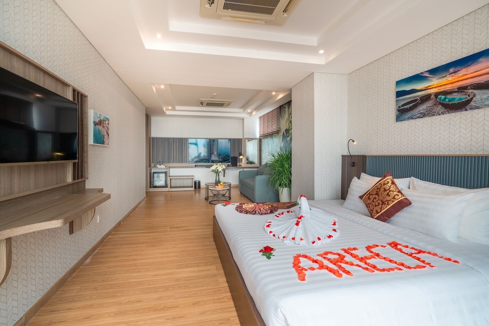 SUITE, OCEAN FRONT, LIVING AREA