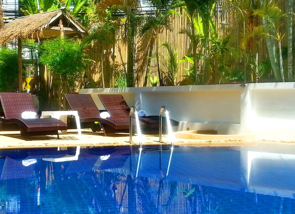 Baan Suay Hotel 40/40