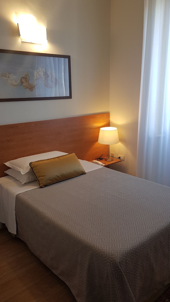 Room, Single, Queen Bed