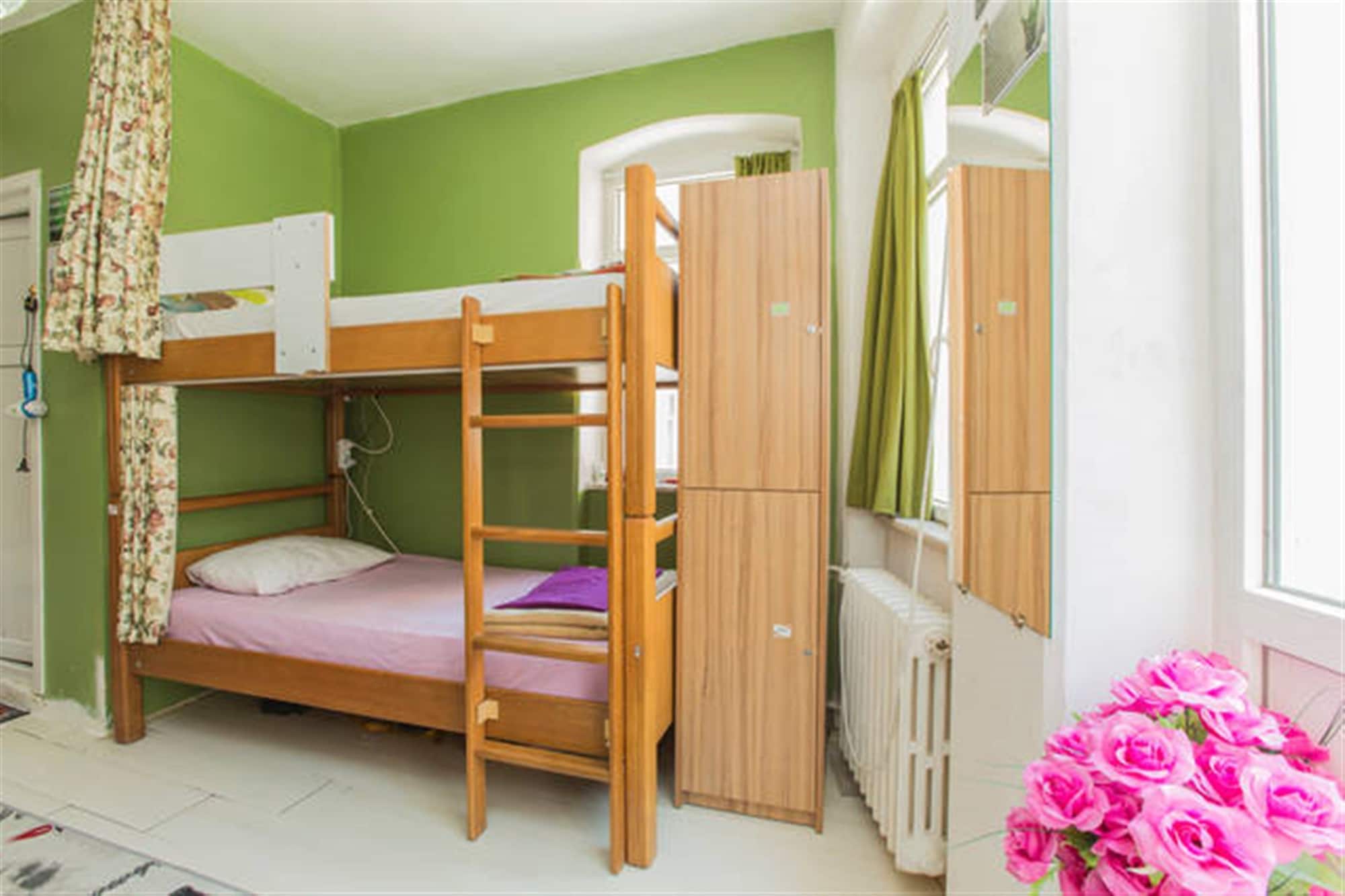Female Dorm, Female Only