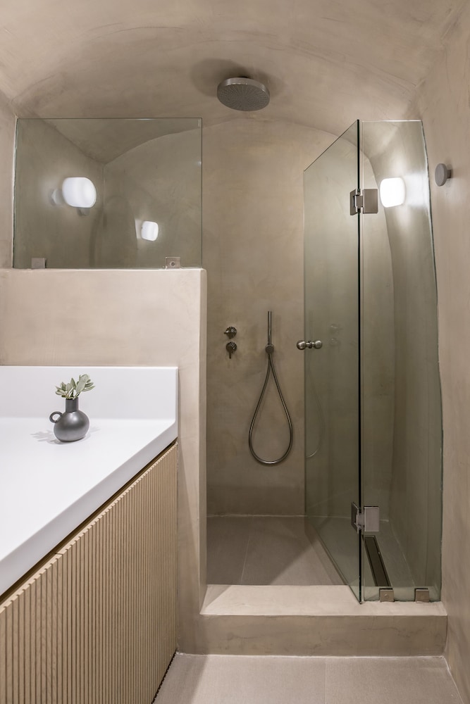 Enigma Apartment 46/50