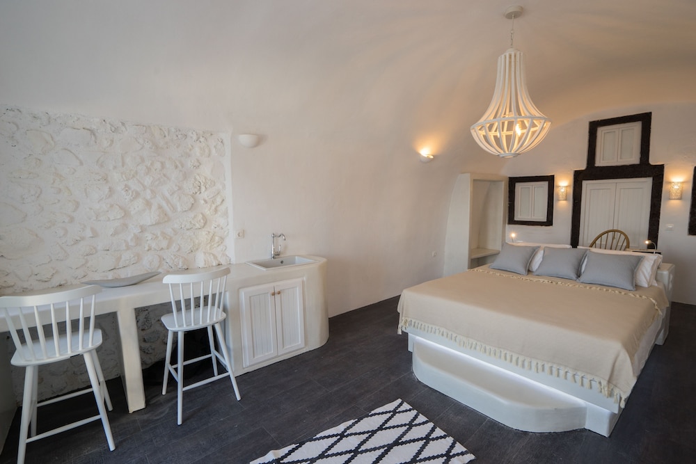 Artemis, Suite, 2 Queen Beds, Caldera View, Outdoor Jetted Tub