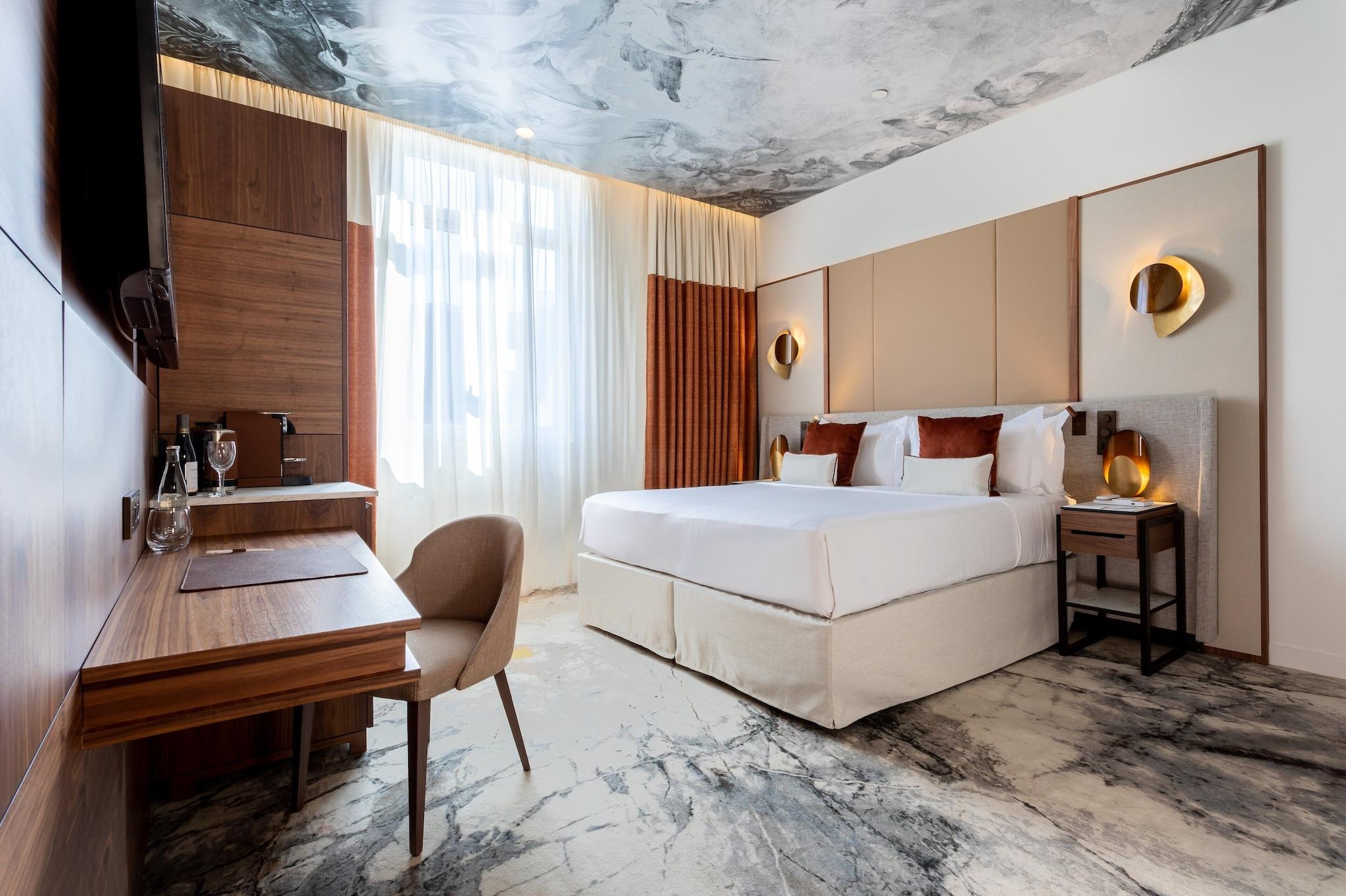 Junior Suite, King Bed, Eiffel View، InterContinental Paris - Champs-Elysees Etoile 5/9