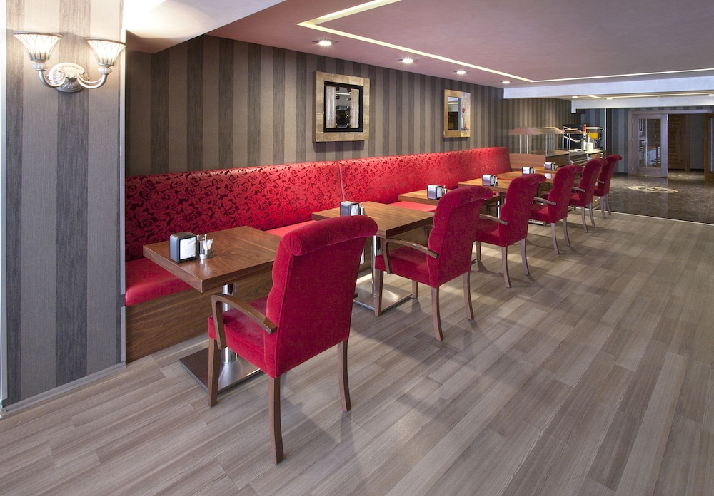 Nanda Hotel 55/63