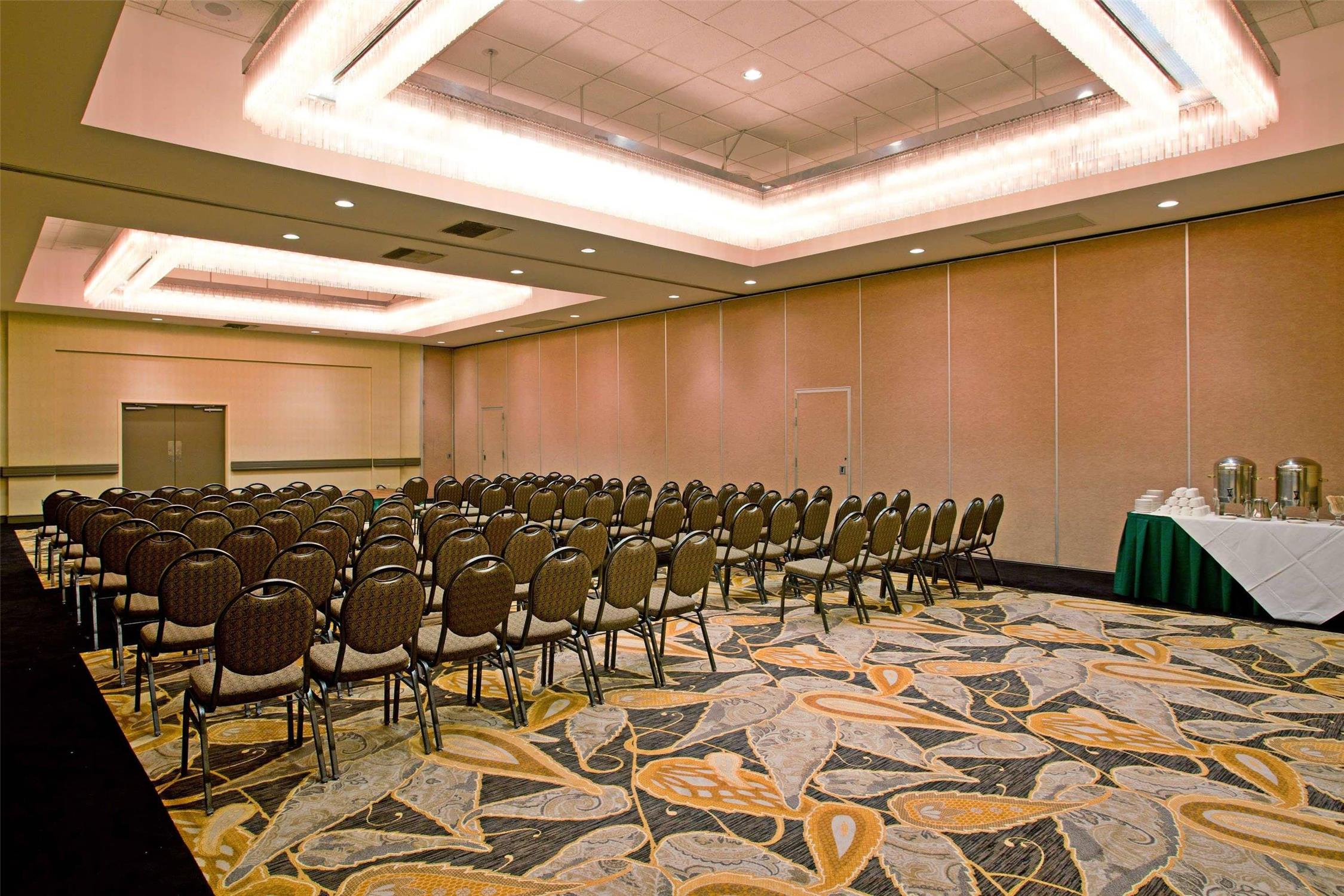 Radisson Hotel Santa Maria 34/40