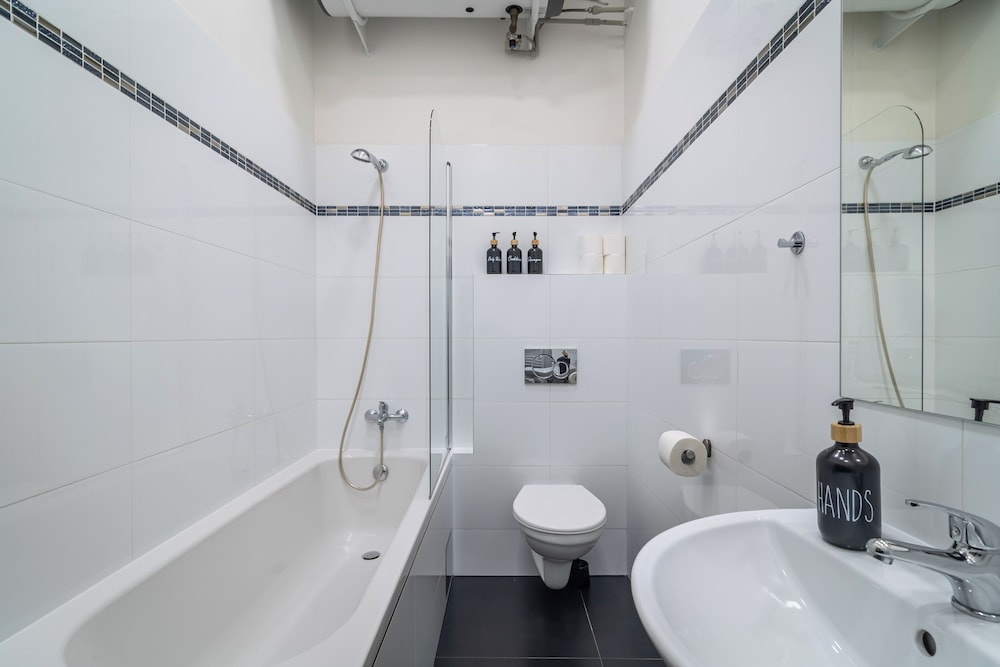 Royal Road Residence 50/50