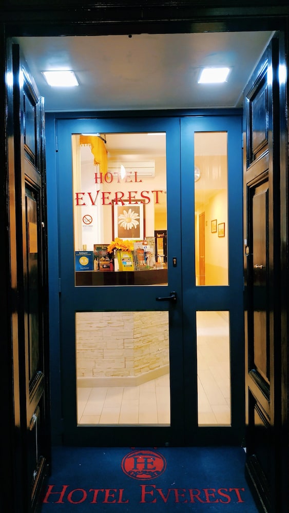 Hotel Everest 5/39