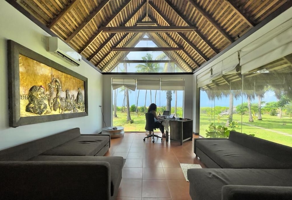 Blue Whale Beach Boutique Resort 15/29