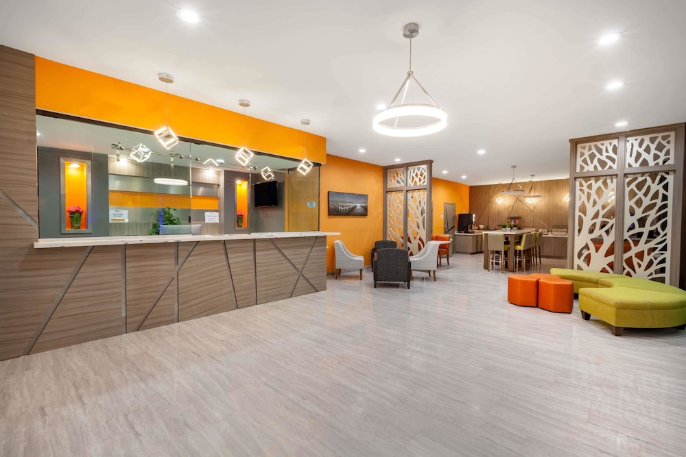 Baymont by Wyndham Houston Hobby Airport 5/33