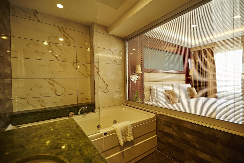 Ilkbal Deluxe Hotel & Spa Istanbul 64/65