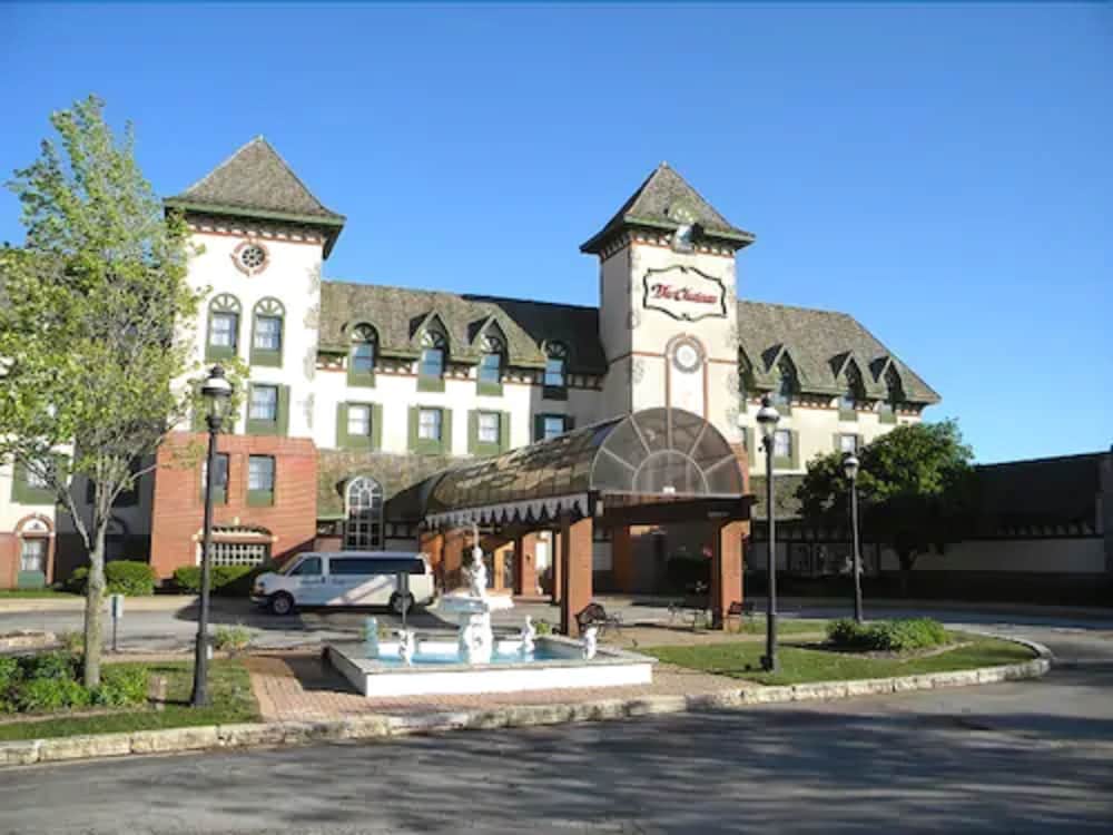 The Chateau Hotel And Conference Center 2/53