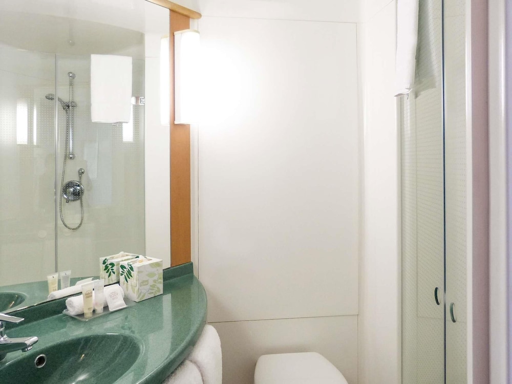 IBIS SYDNEY THORNLEIGH 60/62