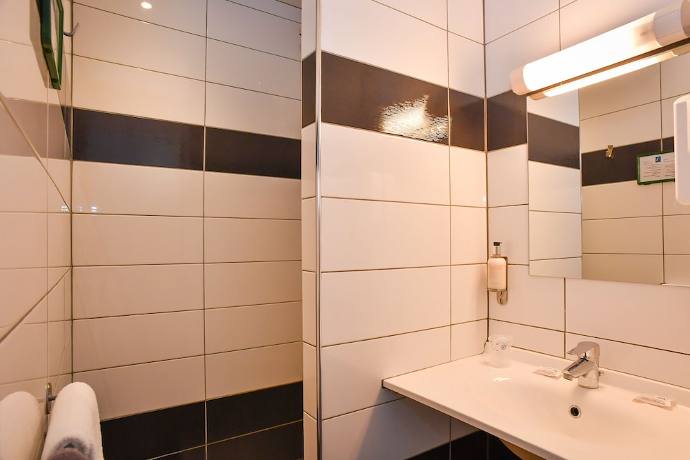 غرفة قياسية بسرير مزدوج، Brit Hotel Confort Saint-Lo 4/6