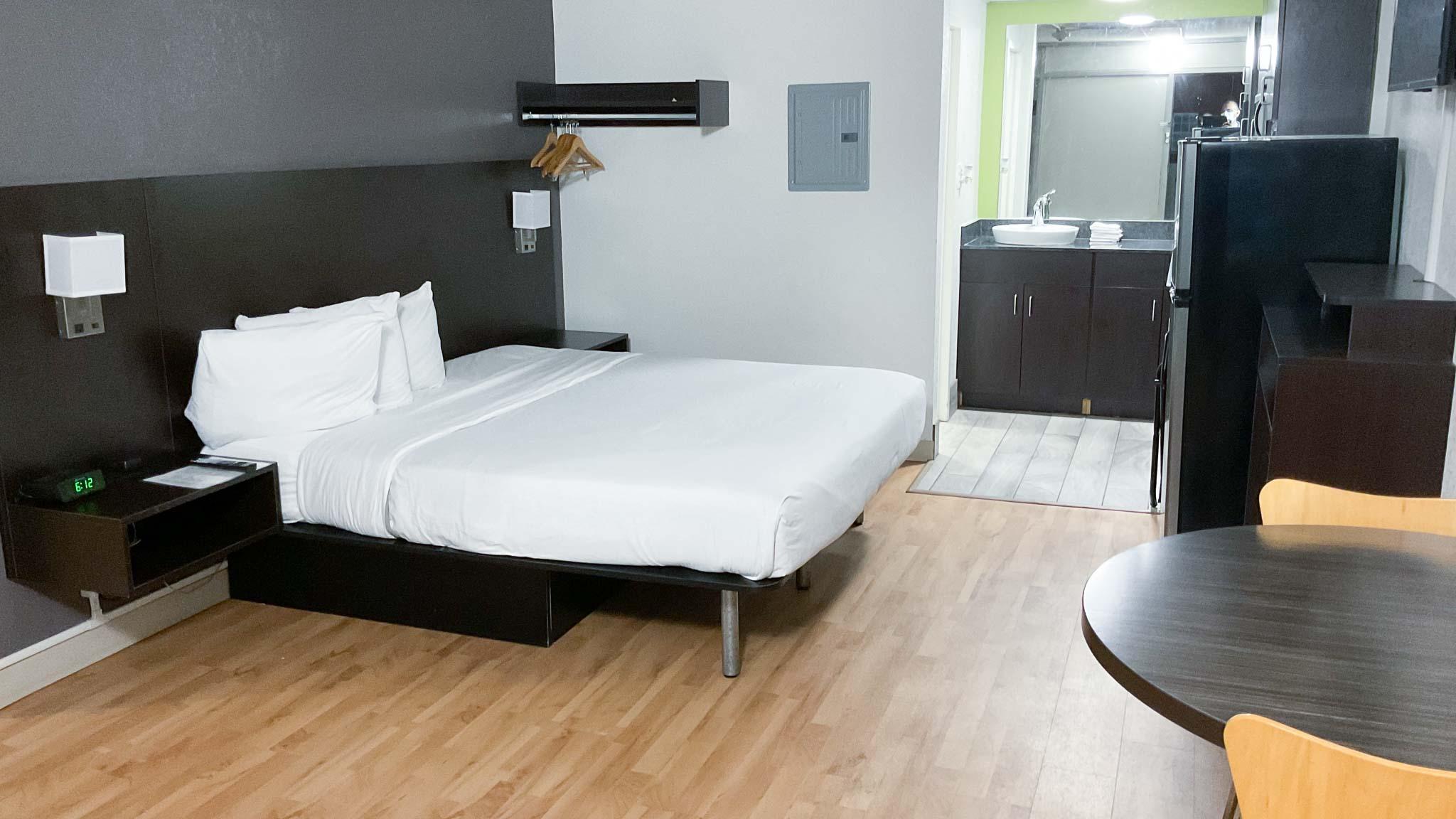 Studio 6 Extended Stay - Columbus, GA -Downtown 9/30