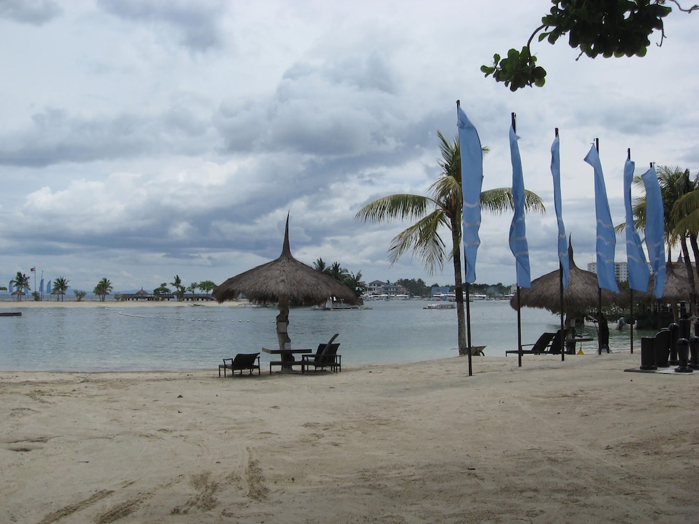 Bluewater Maribago Beach Resort 46/50