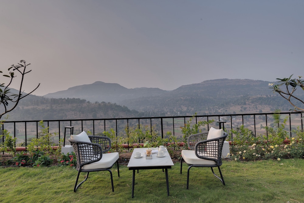The Fern Heaven on The Hills, Hatgad-Saputara 56/60