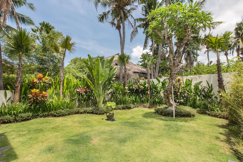 Villa Club Corner Residence by Nagisa Bali 25/34