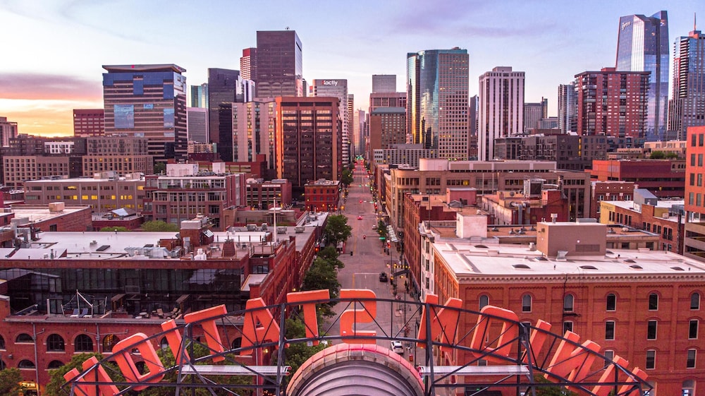 Hyatt Regency Denver 75/77