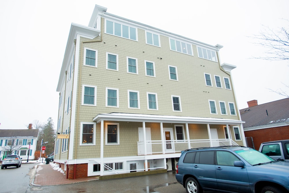 Capital Resorts 84 Main 3/66