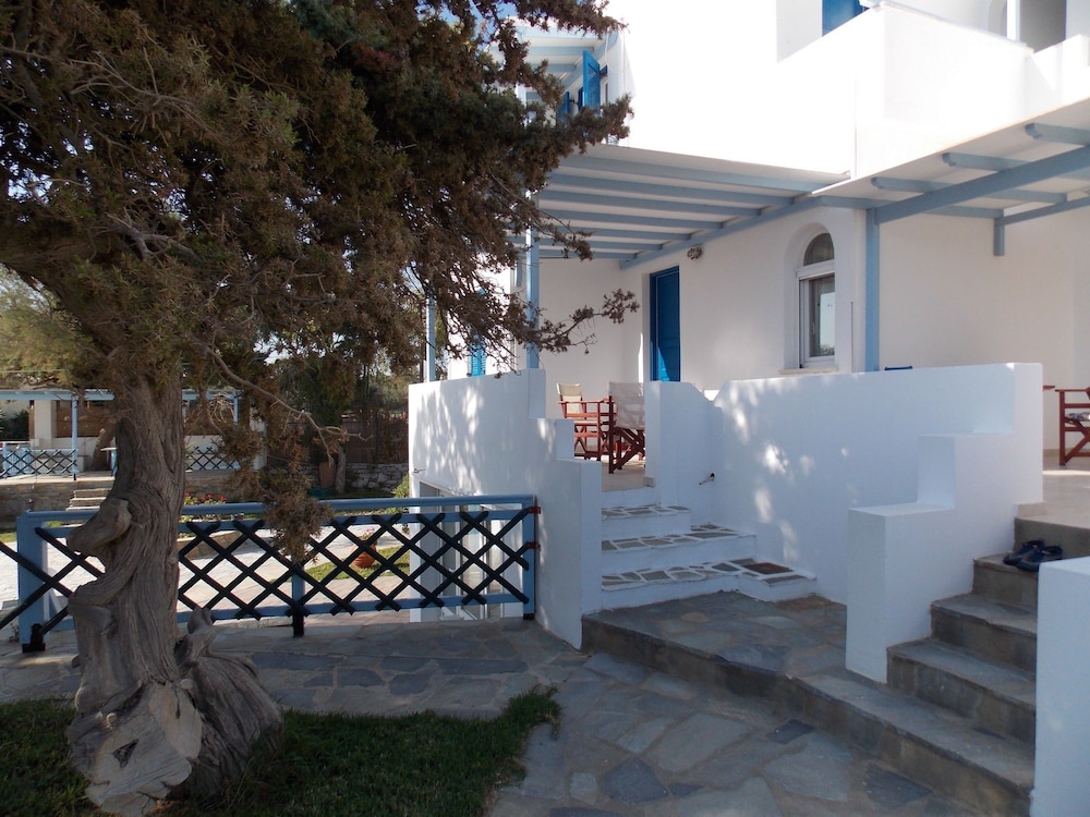 Stella Naxos Island 19/50