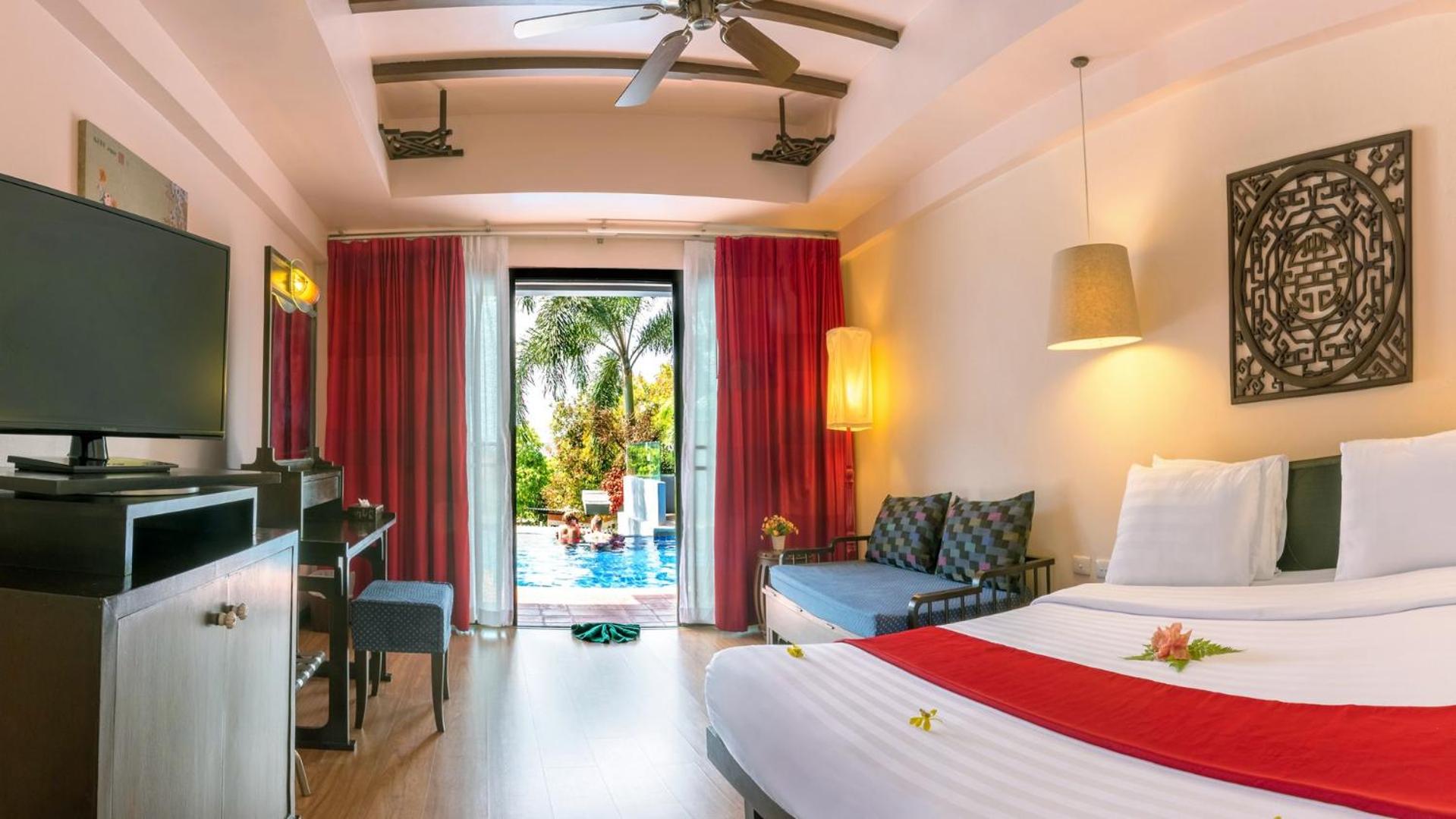 Room, Double or Twin Bed, Pool Access