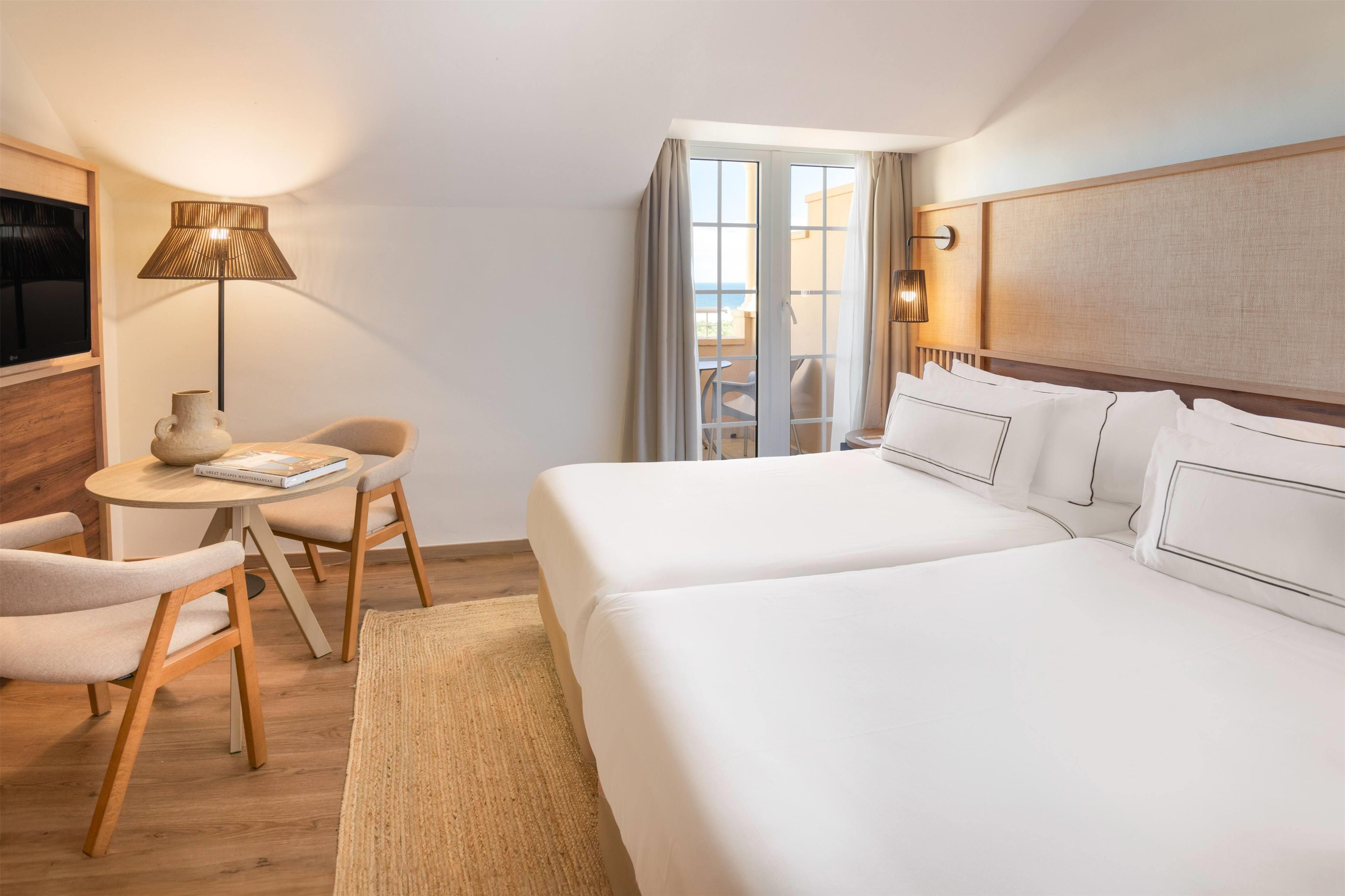 غرفة متصلة بريميوم عائلية بإطلالة على البحر، Melia Atlantico Isla Canela 3/10
