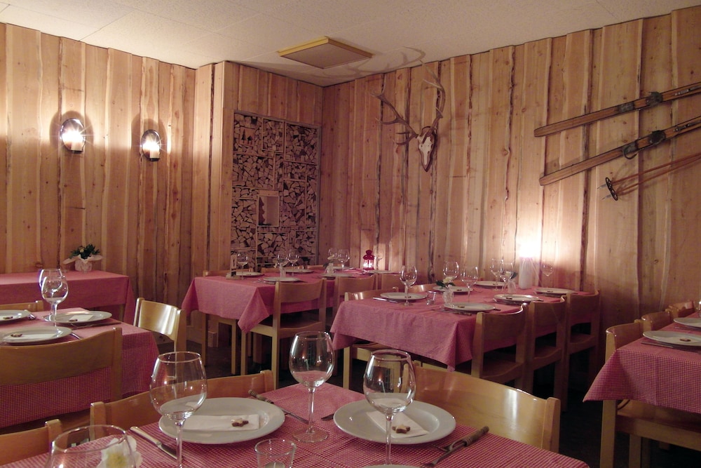 Youth Hostel 49/63