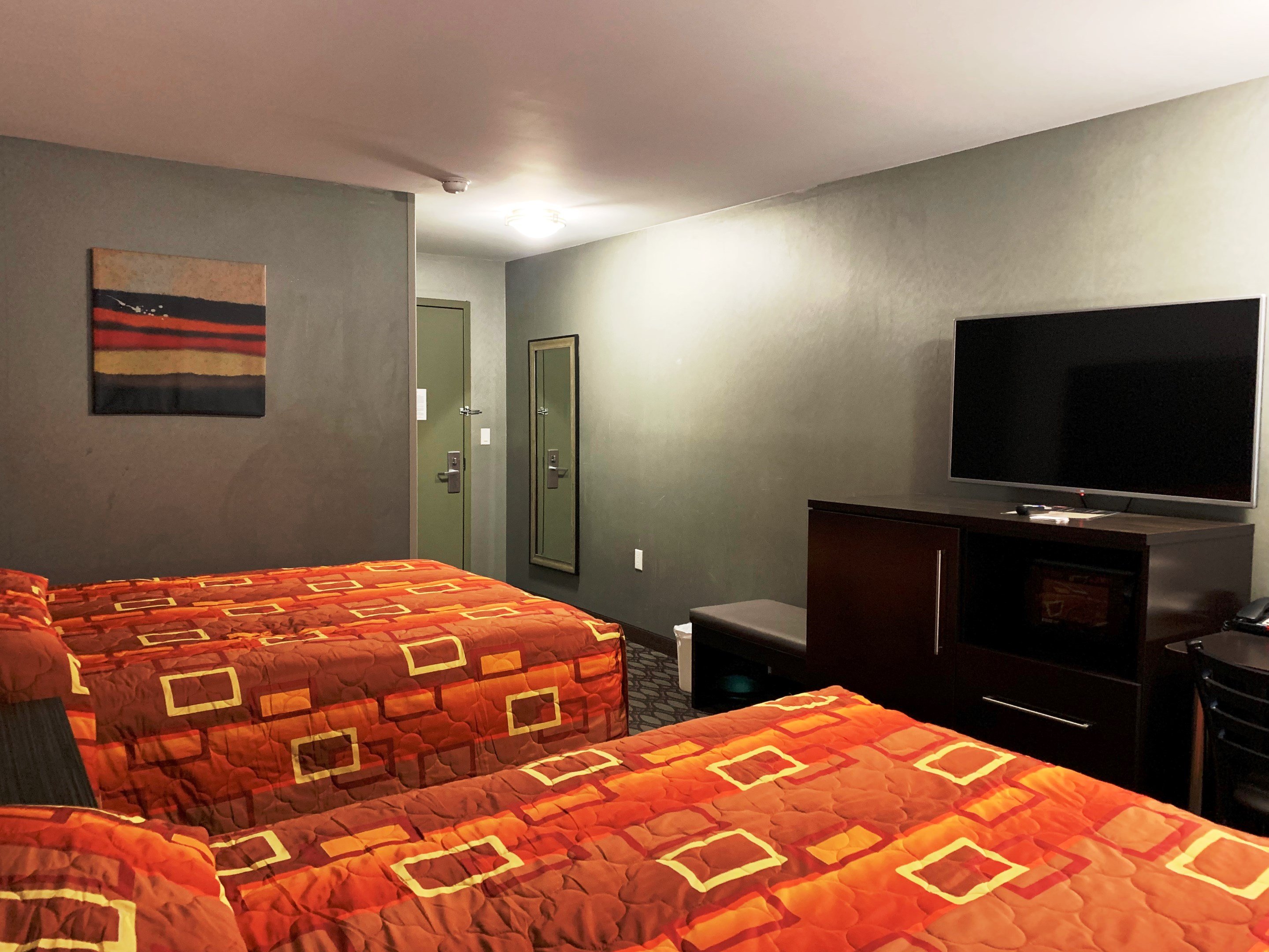 Red Carpet Inn Elmwood Park 39/48