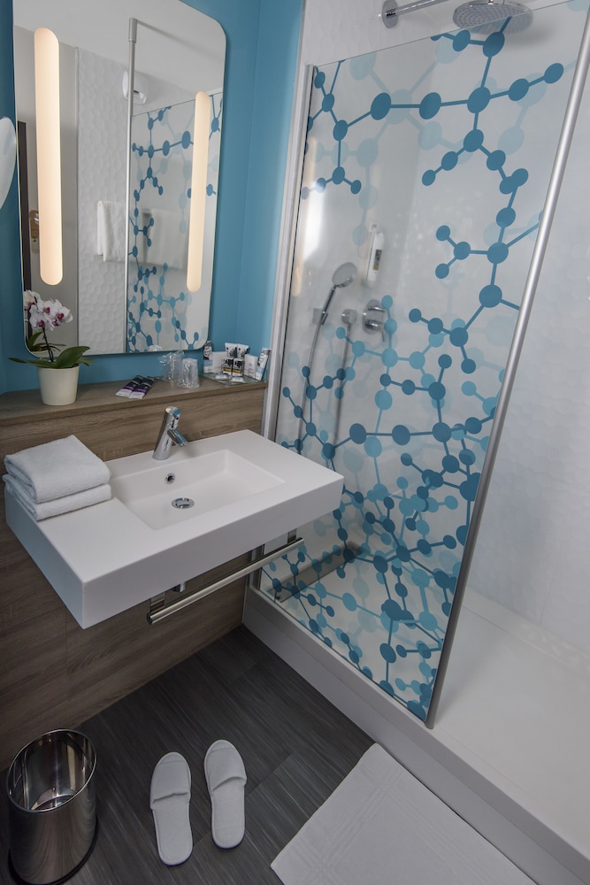 Mercure Poitiers Site du Futuroscope Hotel 26/76